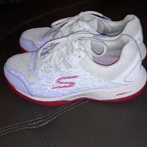 Skechers Women's White and Pink Sneakers